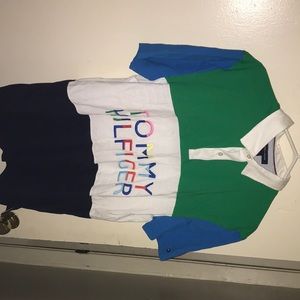 Tommy Hilififer T-shirt collar